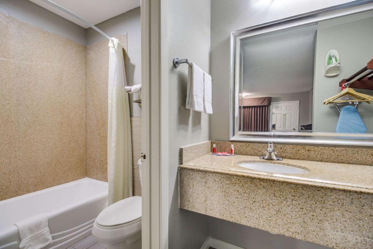 Econo Lodge Houston Brookhollow Dış mekan fotoğraf